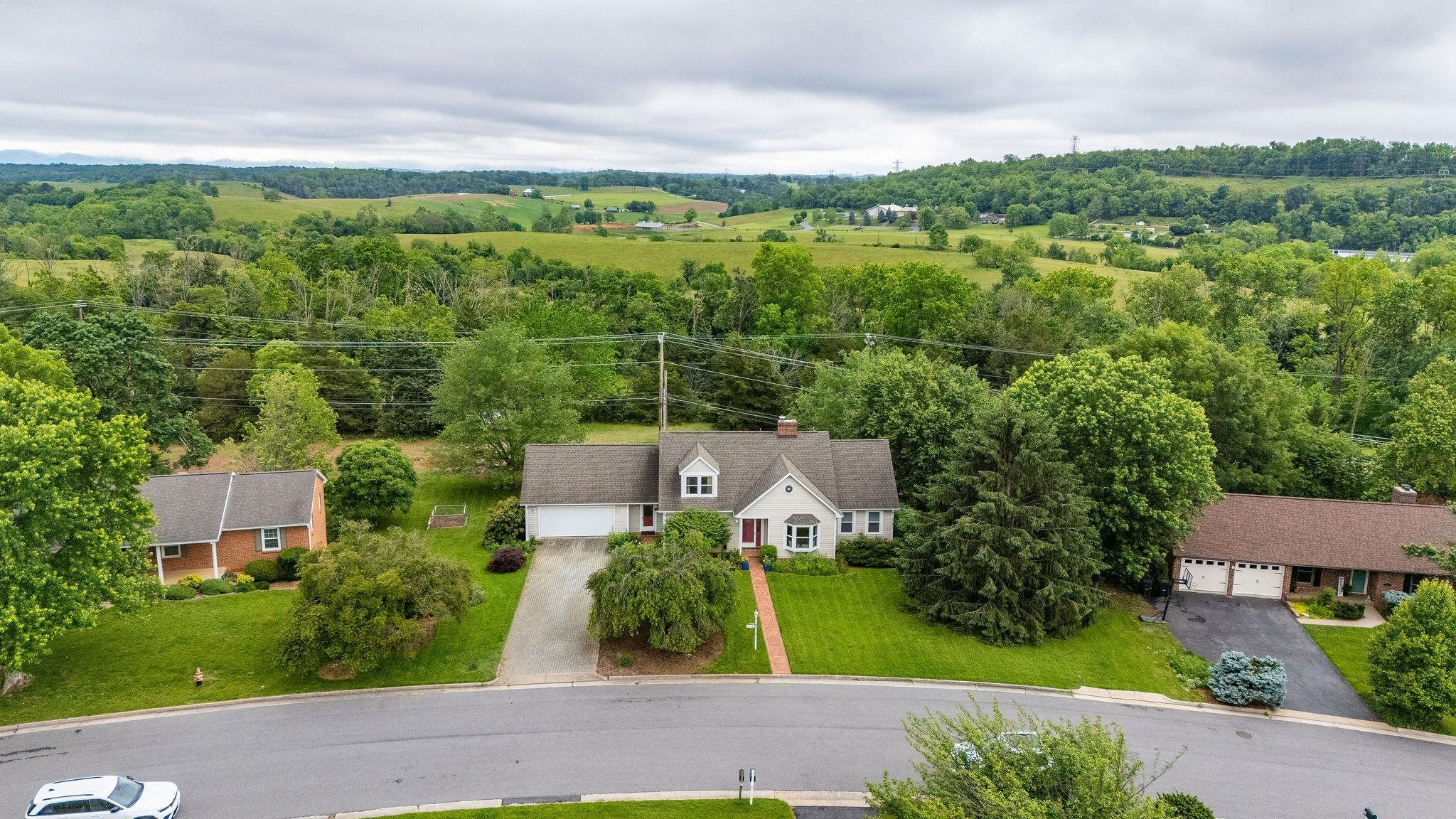 814 LAMMERMOOR DR, STAUNTON, Virginia 24401, 5 Bedrooms Bedrooms, ,3 BathroomsBathrooms,Residential,814 LAMMERMOOR DR,664903 MLS # 664903