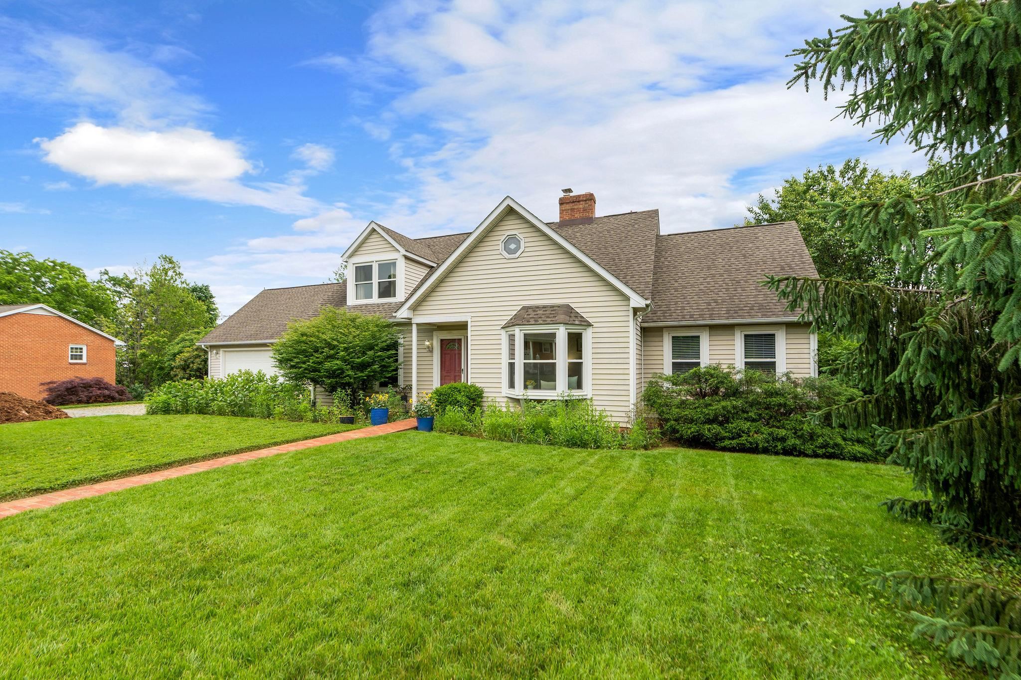 814 LAMMERMOOR DR, STAUNTON, Virginia 24401, 5 Bedrooms Bedrooms, ,3 BathroomsBathrooms,Residential,814 LAMMERMOOR DR,664903 MLS # 664903