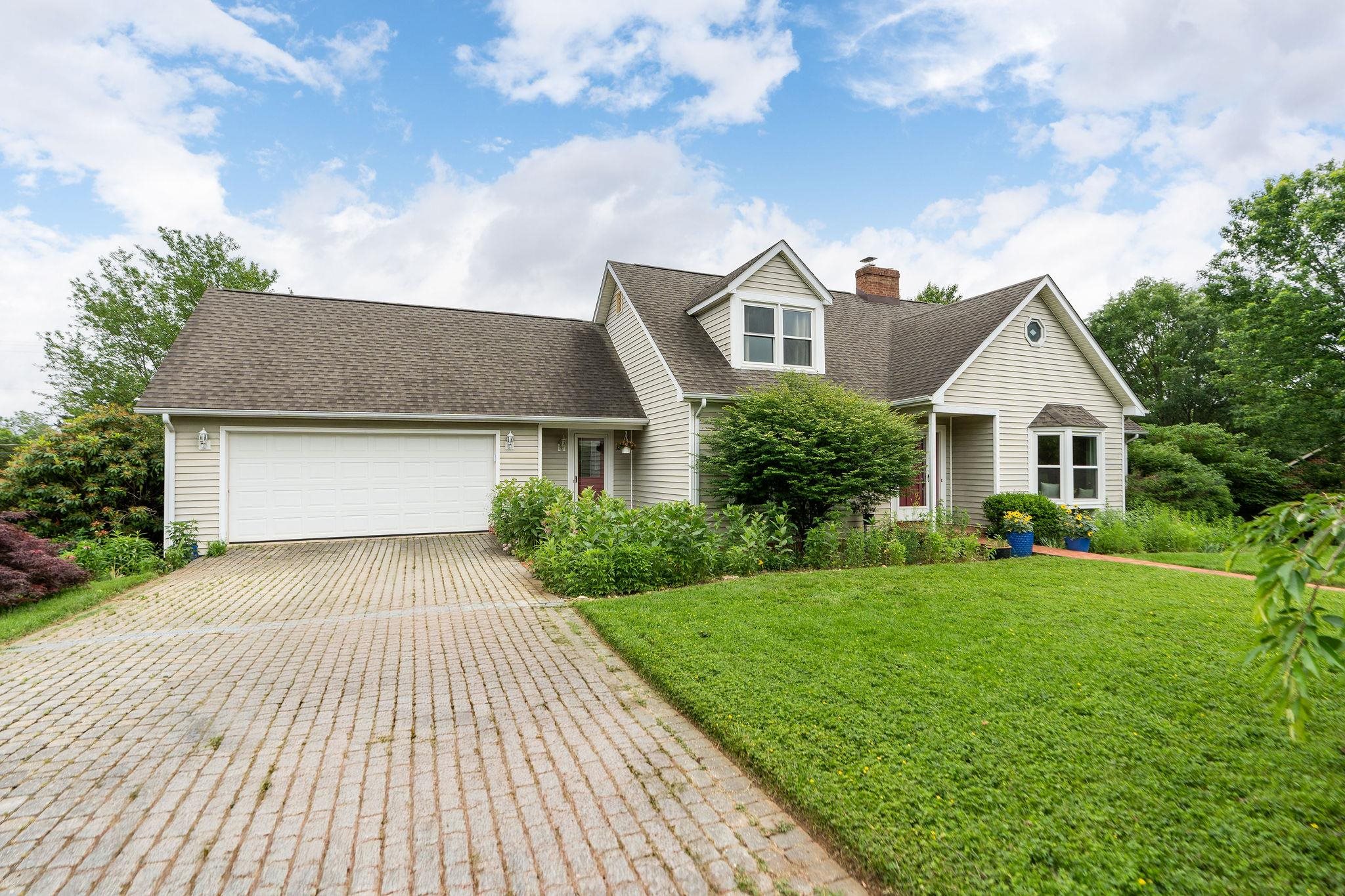 814 LAMMERMOOR DR, STAUNTON, Virginia 24401, 5 Bedrooms Bedrooms, ,3 BathroomsBathrooms,Residential,814 LAMMERMOOR DR,664903 MLS # 664903