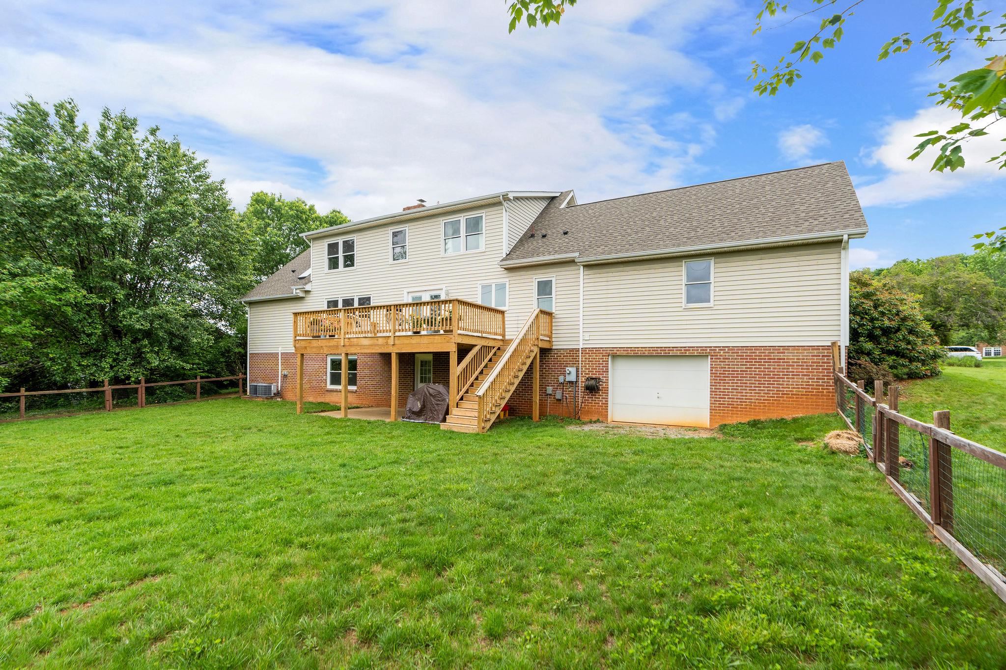 814 LAMMERMOOR DR, STAUNTON, Virginia 24401, 5 Bedrooms Bedrooms, ,3 BathroomsBathrooms,Residential,814 LAMMERMOOR DR,664903 MLS # 664903