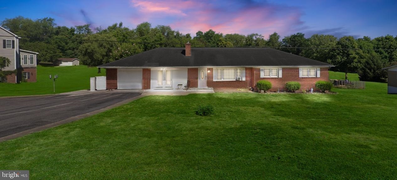 210 JACKSON AVE, NEW MARKET, Virginia 22844, 5 Bedrooms Bedrooms, ,4 BathroomsBathrooms,Residential,210 JACKSON AVE,664912 MLS # 664912