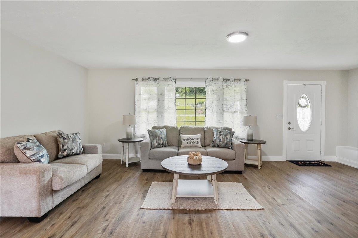 210 JACKSON AVE, NEW MARKET, Virginia 22844, 5 Bedrooms Bedrooms, ,4 BathroomsBathrooms,Residential,210 JACKSON AVE,664912 MLS # 664912
