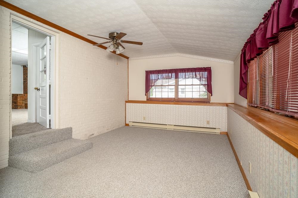 404 3RD ST, GROTTOES, Virginia 24441, 3 Bedrooms Bedrooms, ,2 BathroomsBathrooms,Residential,404 3RD ST,664914 MLS # 664914