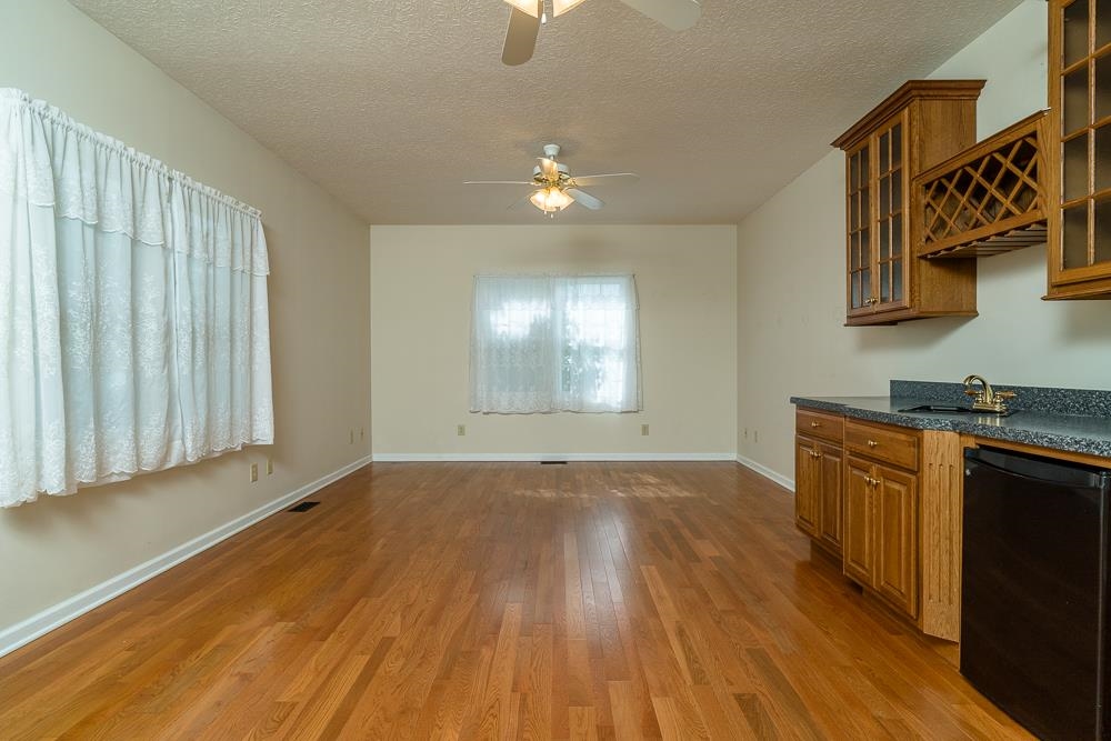 404 3RD ST, GROTTOES, Virginia 24441, 3 Bedrooms Bedrooms, ,2 BathroomsBathrooms,Residential,404 3RD ST,664914 MLS # 664914