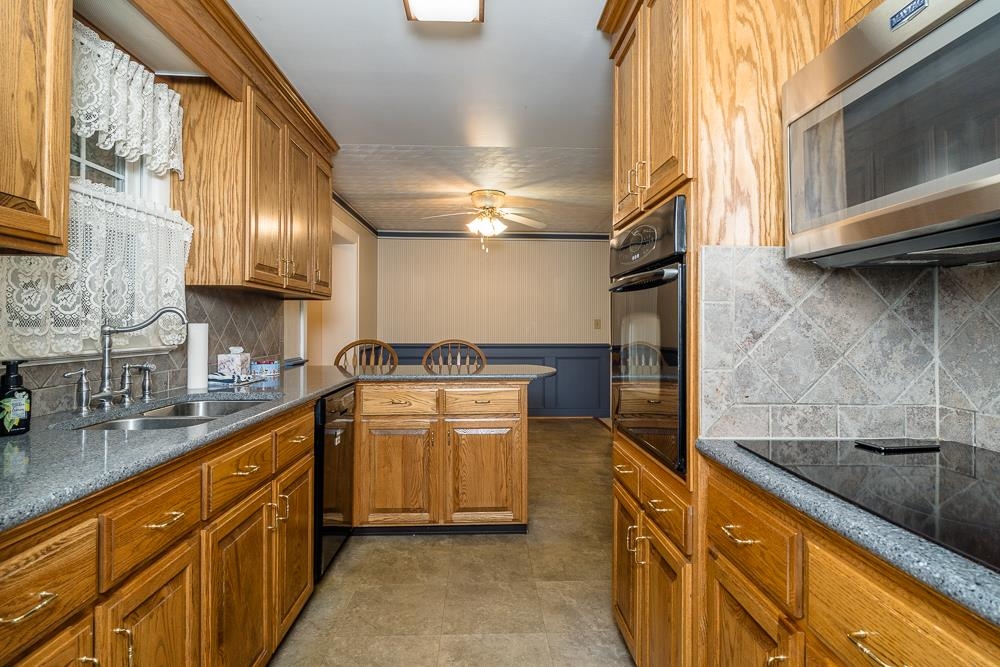 404 3RD ST, GROTTOES, Virginia 24441, 3 Bedrooms Bedrooms, ,2 BathroomsBathrooms,Residential,404 3RD ST,664914 MLS # 664914