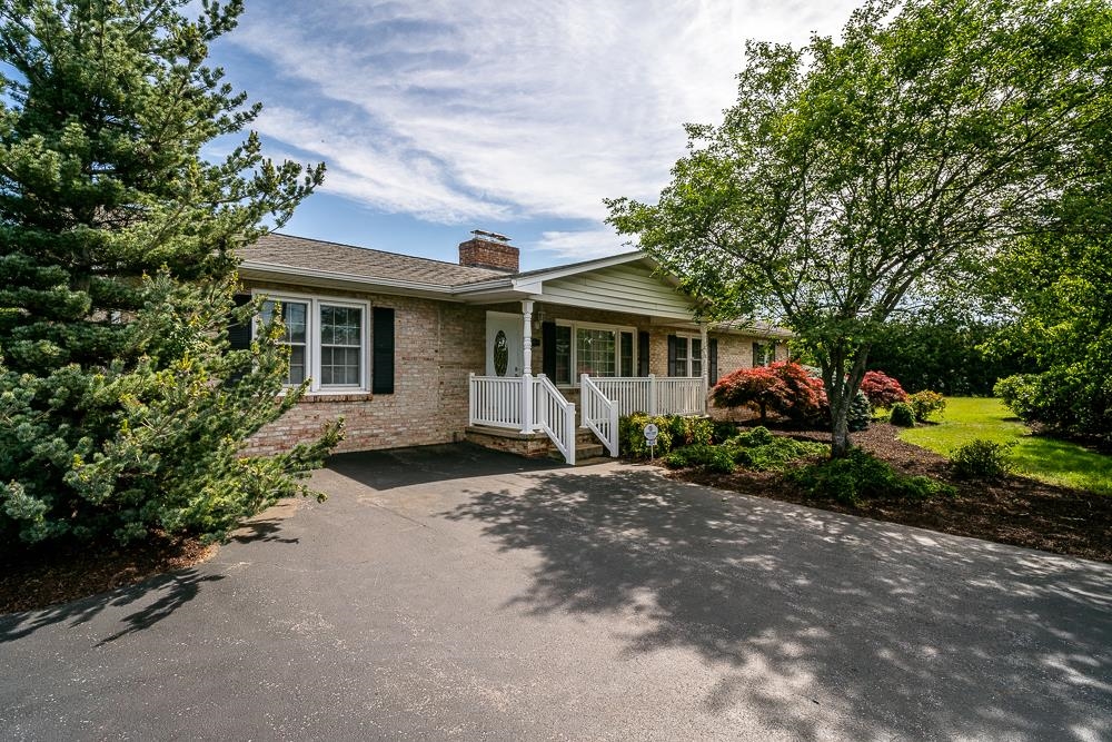 404 3RD ST, GROTTOES, Virginia 24441, 3 Bedrooms Bedrooms, ,2 BathroomsBathrooms,Residential,404 3RD ST,664914 MLS # 664914