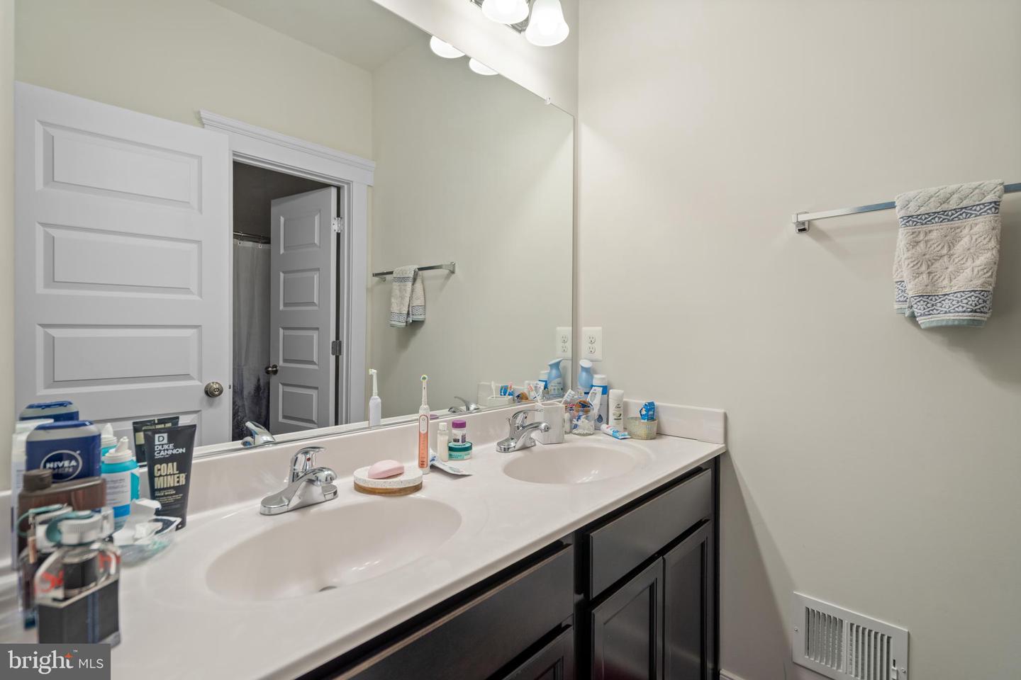 35898 QUANTUM PL, ROUND HILL, Virginia 20141, 4 Bedrooms Bedrooms, ,2 BathroomsBathrooms,Residential,For sale,35898 QUANTUM PL,VALO2094988 MLS # VALO2094988