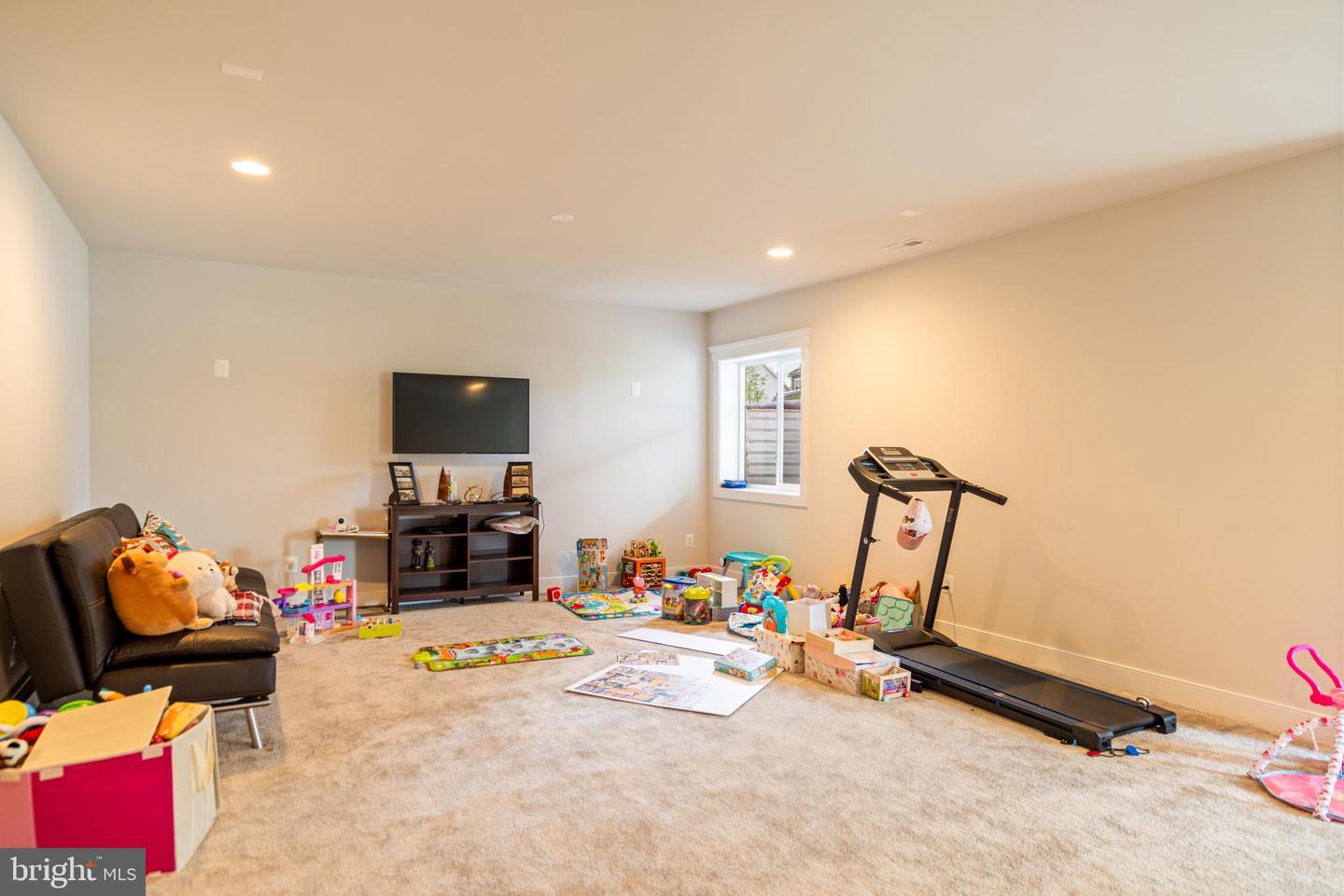 35898 QUANTUM PL, ROUND HILL, Virginia 20141, 4 Bedrooms Bedrooms, ,2 BathroomsBathrooms,Residential,For sale,35898 QUANTUM PL,VALO2094988 MLS # VALO2094988