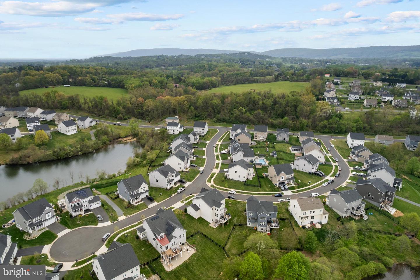 35898 QUANTUM PL, ROUND HILL, Virginia 20141, 4 Bedrooms Bedrooms, ,2 BathroomsBathrooms,Residential,For sale,35898 QUANTUM PL,VALO2094988 MLS # VALO2094988