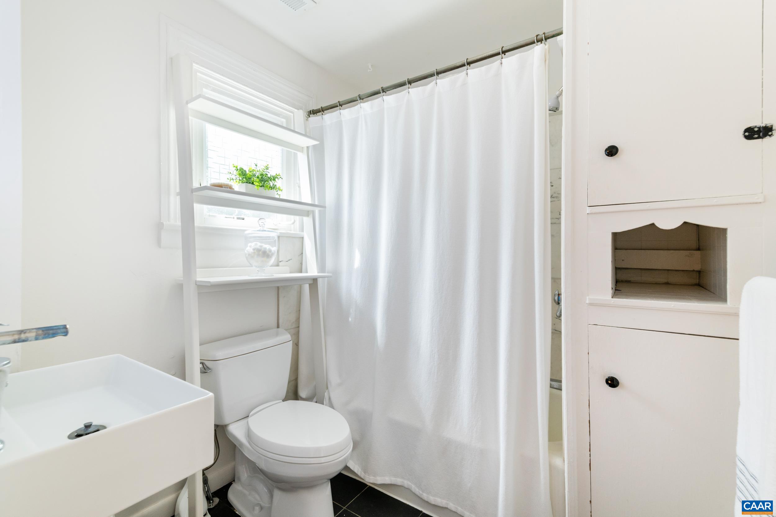 816 BELMONT AVE, CHARLOTTESVILLE, Virginia 22902, 3 Bedrooms Bedrooms, ,1 BathroomBathrooms,Residential,North Belmont Gem!,816 BELMONT AVE,664919 MLS # 664919