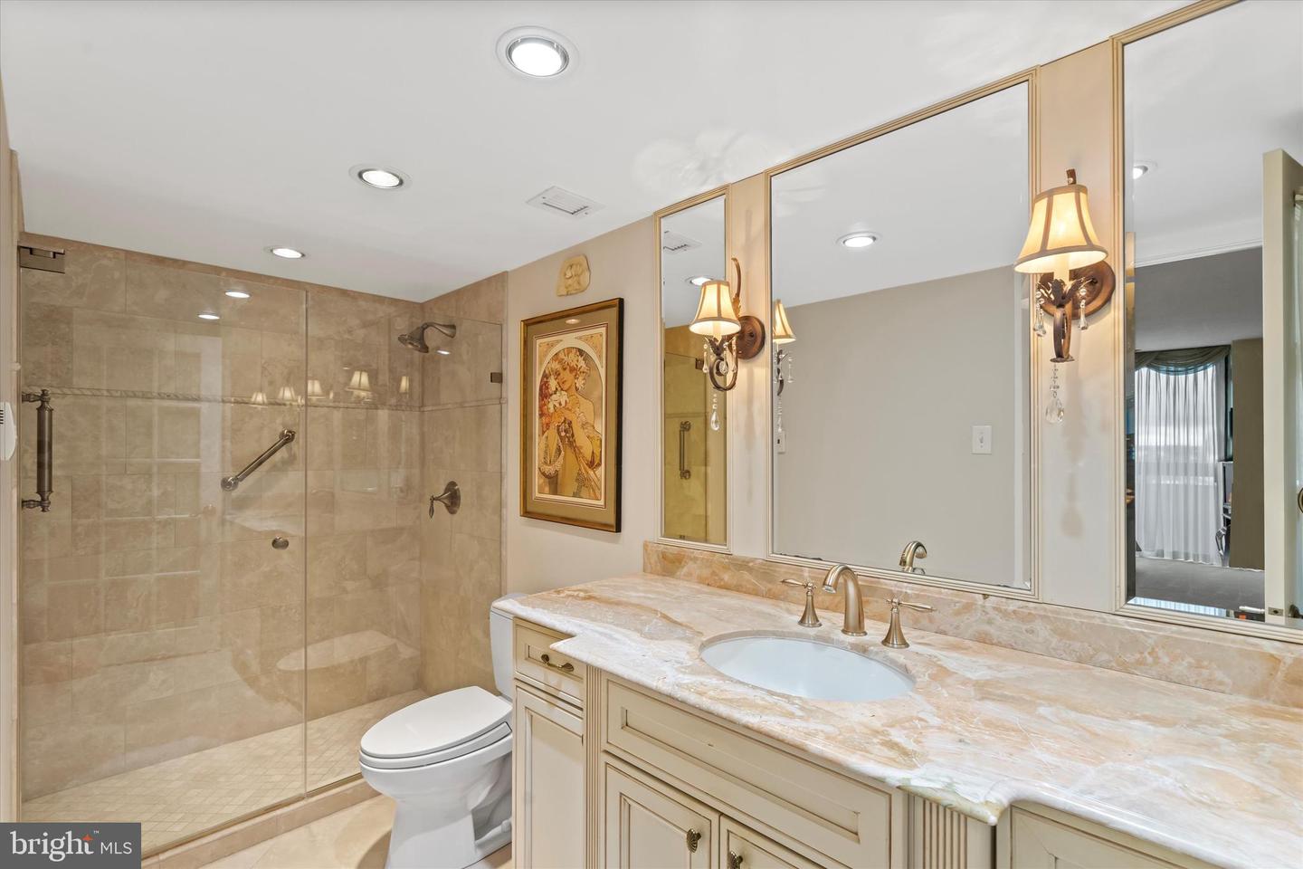 400 MADISON ST #802, ALEXANDRIA, Virginia 22314, 3 Bedrooms Bedrooms, ,2 BathroomsBathrooms,Residential,For sale,400 MADISON ST #802,VAAX2044764 MLS # VAAX2044764