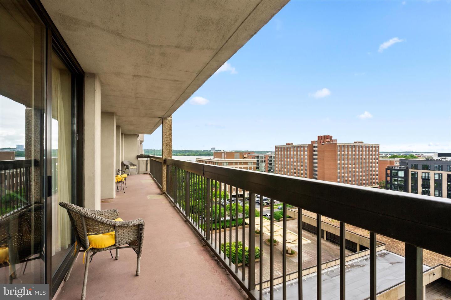 400 MADISON ST #802, ALEXANDRIA, Virginia 22314, 3 Bedrooms Bedrooms, ,2 BathroomsBathrooms,Residential,For sale,400 MADISON ST #802,VAAX2044764 MLS # VAAX2044764