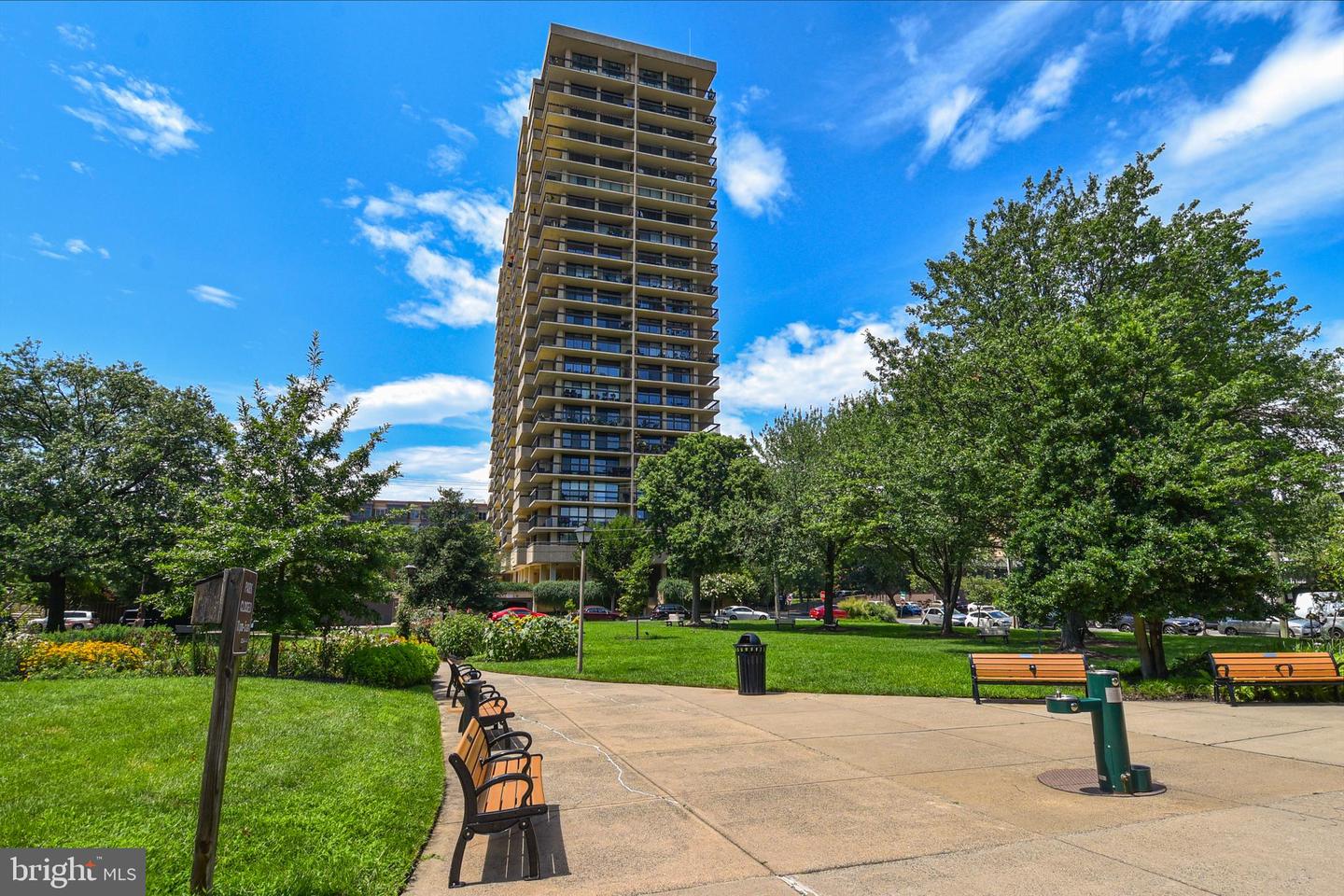 400 MADISON ST #802, ALEXANDRIA, Virginia 22314, 3 Bedrooms Bedrooms, ,2 BathroomsBathrooms,Residential,For sale,400 MADISON ST #802,VAAX2044764 MLS # VAAX2044764