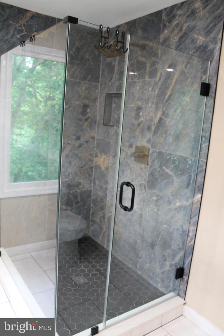 109 HAMLIN DR, FREDERICKSBURG, Virginia 22405, 5 Bedrooms Bedrooms, ,3 BathroomsBathrooms,Residential,For sale,109 HAMLIN DR,VAST2038382 MLS # VAST2038382
