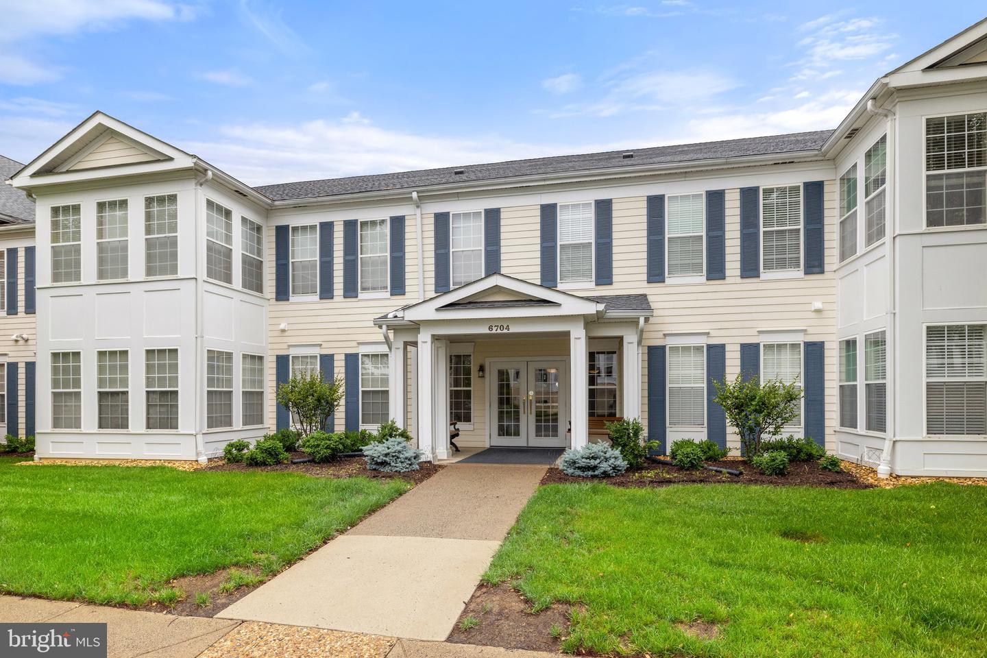 6704 HOLLY FARM LN #203, NEW BALTIMORE, Virginia 20187, 2 Bedrooms Bedrooms, ,2 BathroomsBathrooms,Residential,For sale,6704 HOLLY FARM LN #203,VAFQ2016462 MLS # VAFQ2016462