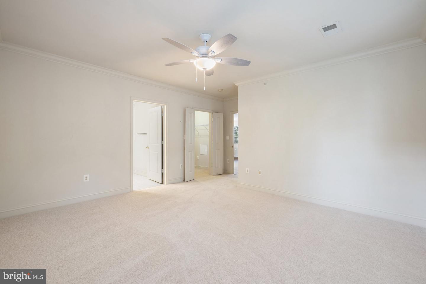 6704 HOLLY FARM LN #203, NEW BALTIMORE, Virginia 20187, 2 Bedrooms Bedrooms, ,2 BathroomsBathrooms,Residential,For sale,6704 HOLLY FARM LN #203,VAFQ2016462 MLS # VAFQ2016462