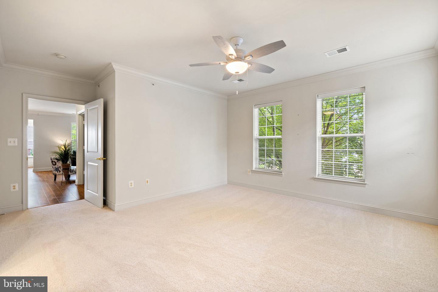 6704 HOLLY FARM LN #203, NEW BALTIMORE, Virginia 20187, 2 Bedrooms Bedrooms, ,2 BathroomsBathrooms,Residential,For sale,6704 HOLLY FARM LN #203,VAFQ2016462 MLS # VAFQ2016462