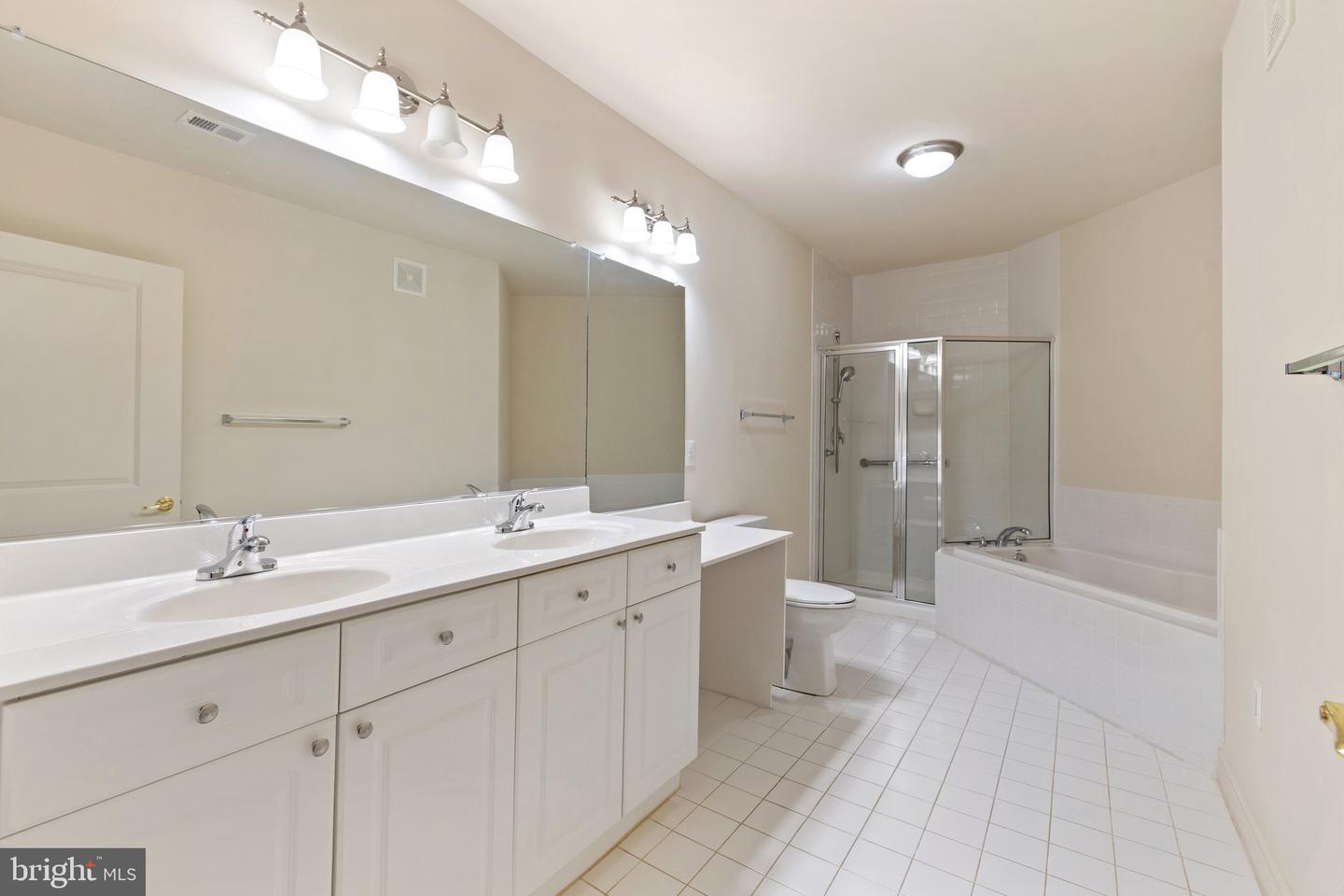 6704 HOLLY FARM LN #203, NEW BALTIMORE, Virginia 20187, 2 Bedrooms Bedrooms, ,2 BathroomsBathrooms,Residential,For sale,6704 HOLLY FARM LN #203,VAFQ2016462 MLS # VAFQ2016462