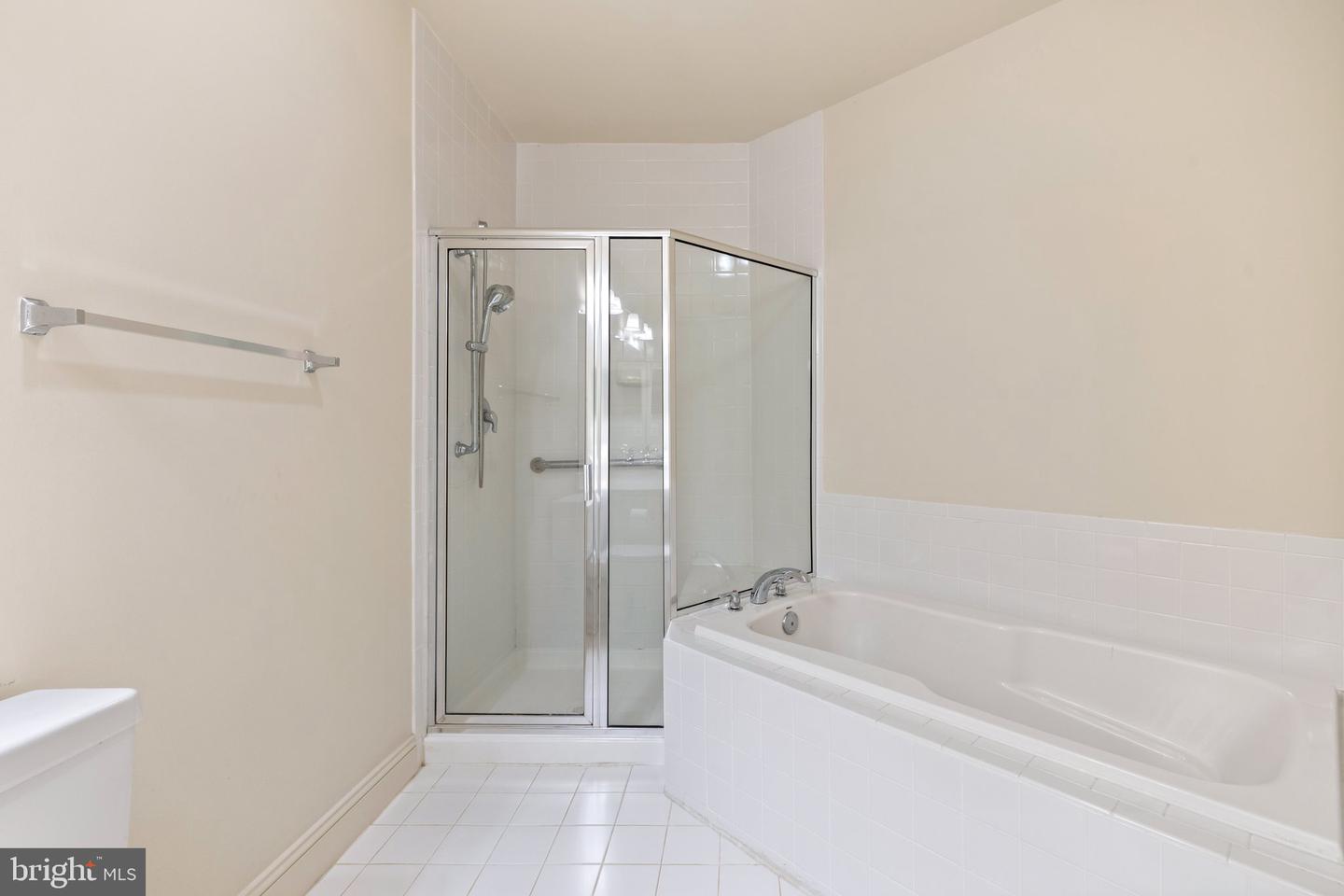6704 HOLLY FARM LN #203, NEW BALTIMORE, Virginia 20187, 2 Bedrooms Bedrooms, ,2 BathroomsBathrooms,Residential,For sale,6704 HOLLY FARM LN #203,VAFQ2016462 MLS # VAFQ2016462