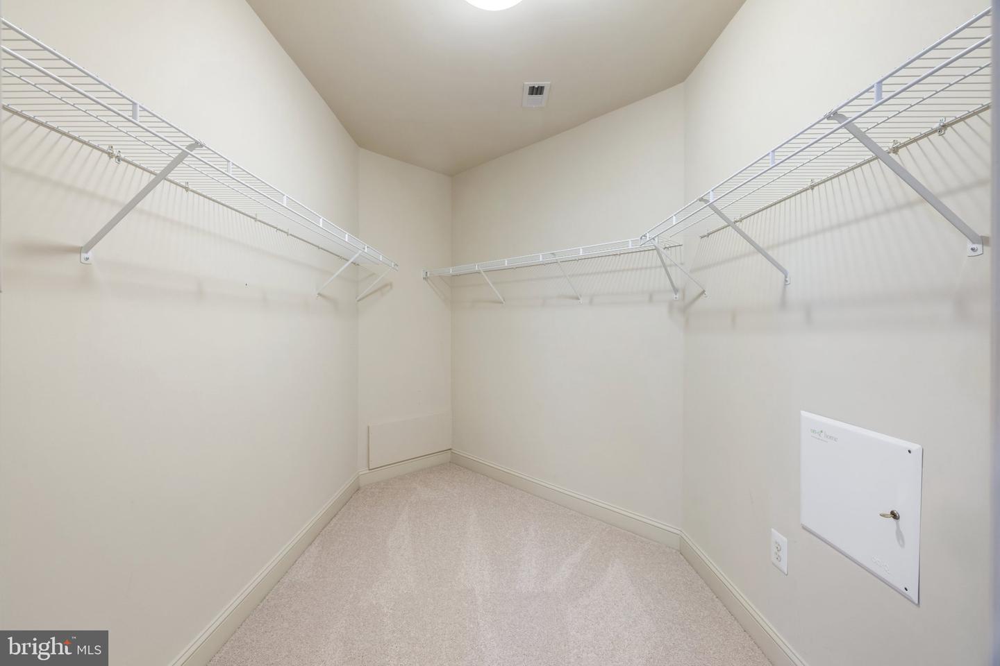6704 HOLLY FARM LN #203, NEW BALTIMORE, Virginia 20187, 2 Bedrooms Bedrooms, ,2 BathroomsBathrooms,Residential,For sale,6704 HOLLY FARM LN #203,VAFQ2016462 MLS # VAFQ2016462