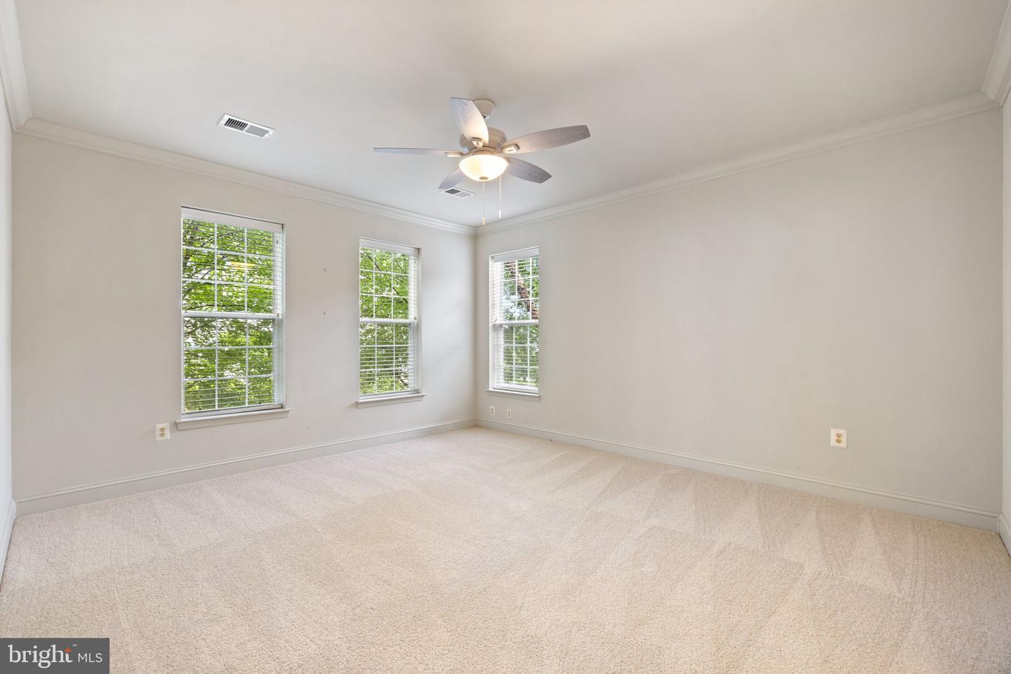 6704 HOLLY FARM LN #203, NEW BALTIMORE, Virginia 20187, 2 Bedrooms Bedrooms, ,2 BathroomsBathrooms,Residential,For sale,6704 HOLLY FARM LN #203,VAFQ2016462 MLS # VAFQ2016462