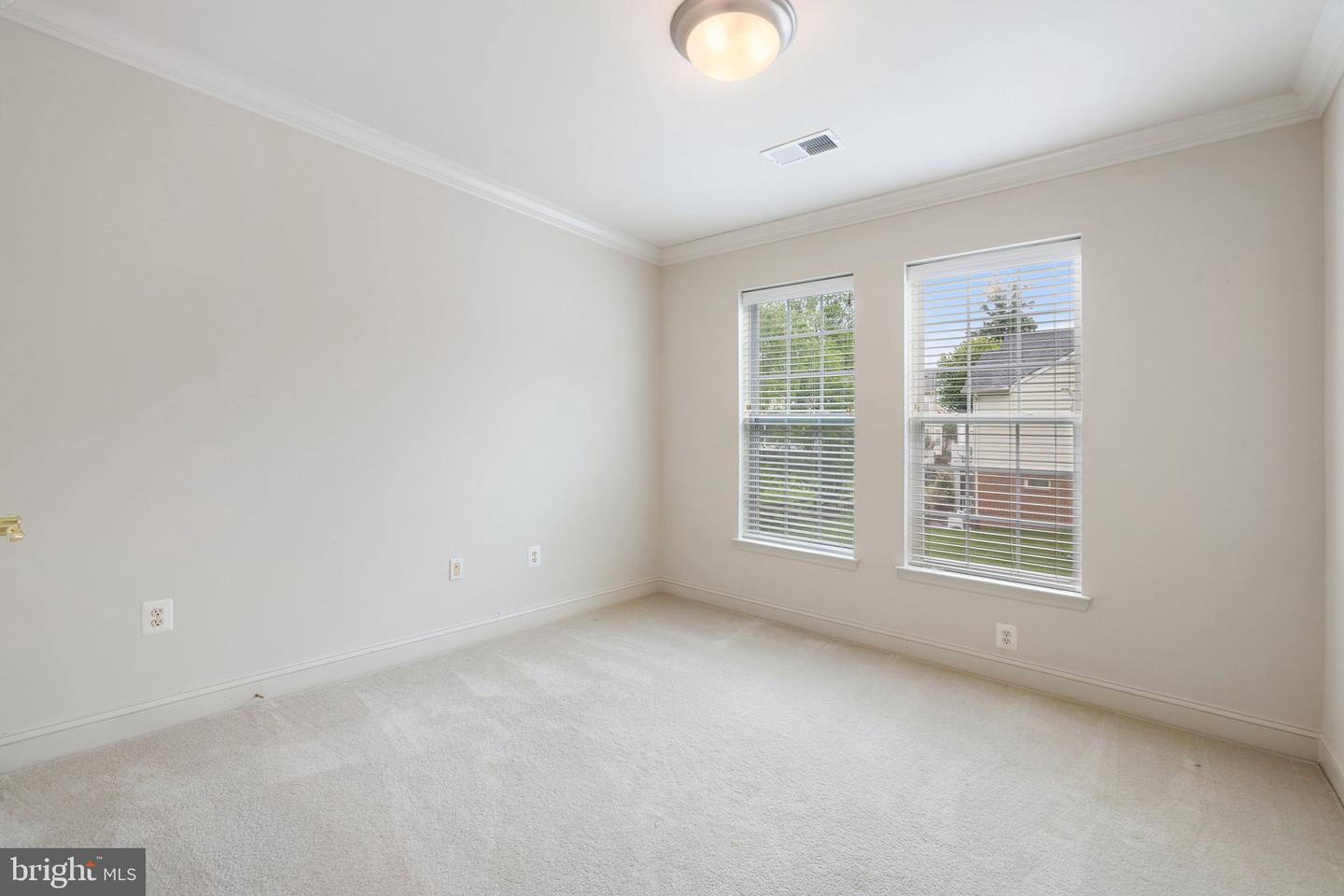 6704 HOLLY FARM LN #203, NEW BALTIMORE, Virginia 20187, 2 Bedrooms Bedrooms, ,2 BathroomsBathrooms,Residential,For sale,6704 HOLLY FARM LN #203,VAFQ2016462 MLS # VAFQ2016462