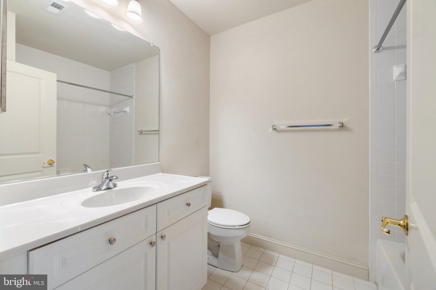 6704 HOLLY FARM LN #203, NEW BALTIMORE, Virginia 20187, 2 Bedrooms Bedrooms, ,2 BathroomsBathrooms,Residential,For sale,6704 HOLLY FARM LN #203,VAFQ2016462 MLS # VAFQ2016462