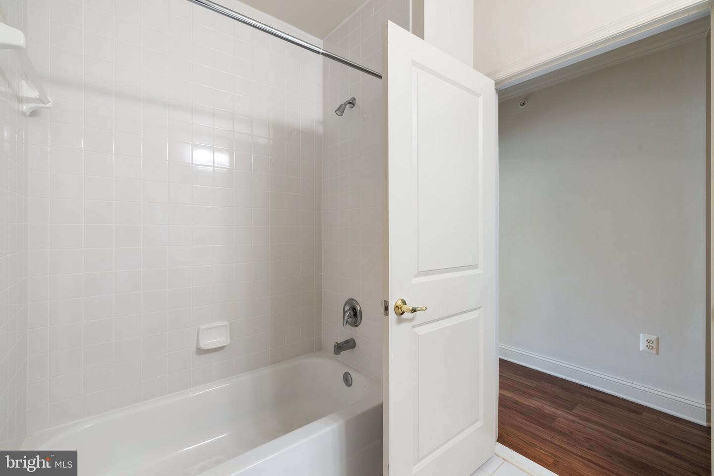 6704 HOLLY FARM LN #203, NEW BALTIMORE, Virginia 20187, 2 Bedrooms Bedrooms, ,2 BathroomsBathrooms,Residential,For sale,6704 HOLLY FARM LN #203,VAFQ2016462 MLS # VAFQ2016462