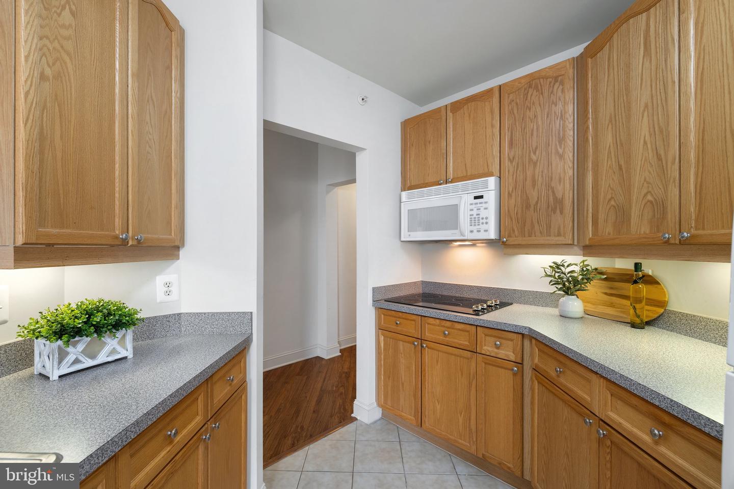 6704 HOLLY FARM LN #203, NEW BALTIMORE, Virginia 20187, 2 Bedrooms Bedrooms, ,2 BathroomsBathrooms,Residential,For sale,6704 HOLLY FARM LN #203,VAFQ2016462 MLS # VAFQ2016462