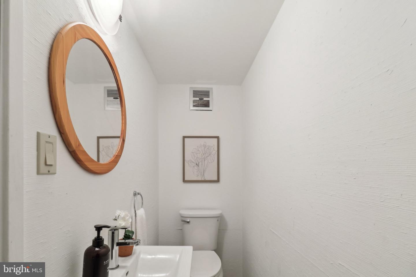 11524 MAPLE RIDGE RD, RESTON, Virginia 20190, 3 Bedrooms Bedrooms, ,1 BathroomBathrooms,Residential,For sale,11524 MAPLE RIDGE RD,VAFX2238072 MLS # VAFX2238072