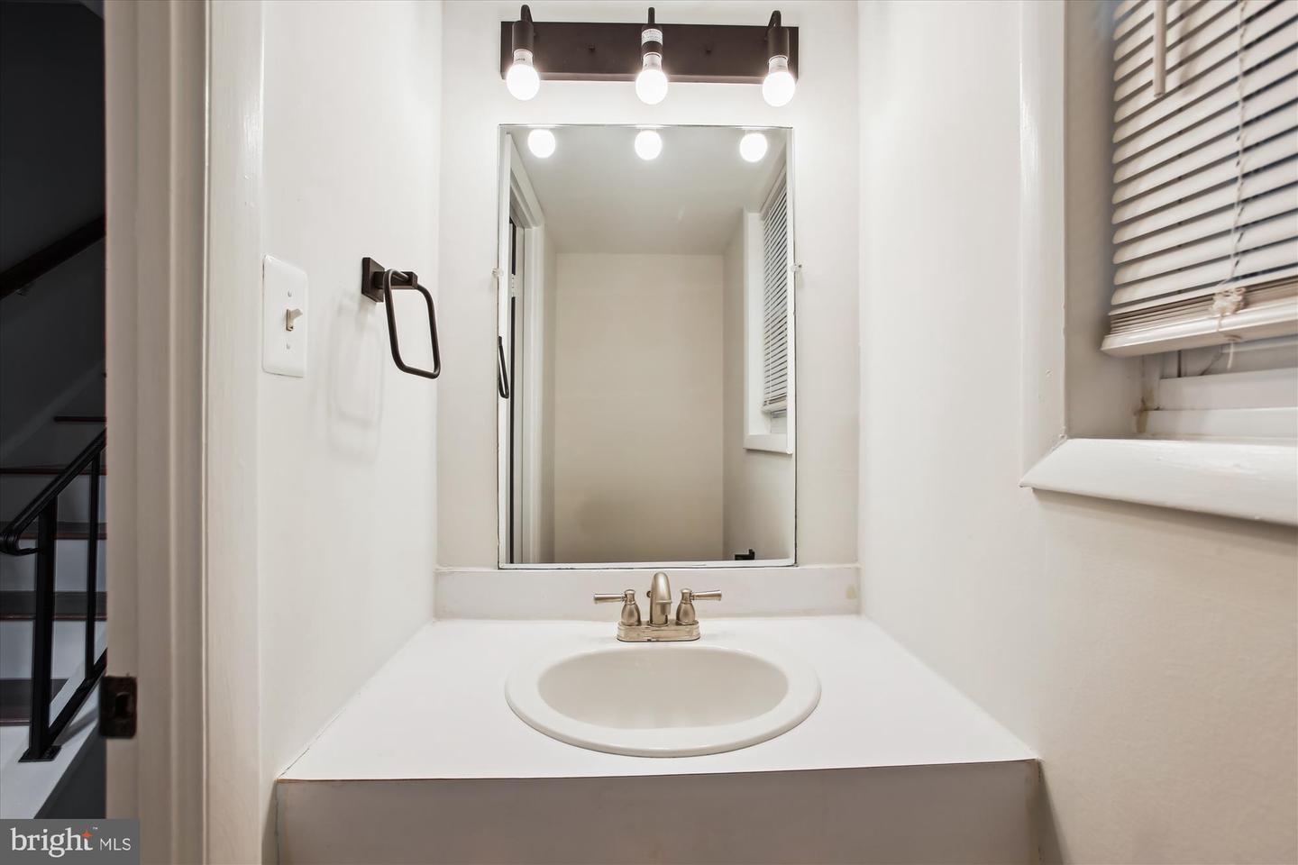 6356 EIGHTH CIR, ALEXANDRIA, Virginia 22312, 3 Bedrooms Bedrooms, 3 Rooms Rooms,3 BathroomsBathrooms,Residential,For sale,6356 EIGHTH CIR,VAFX2238478 MLS # VAFX2238478