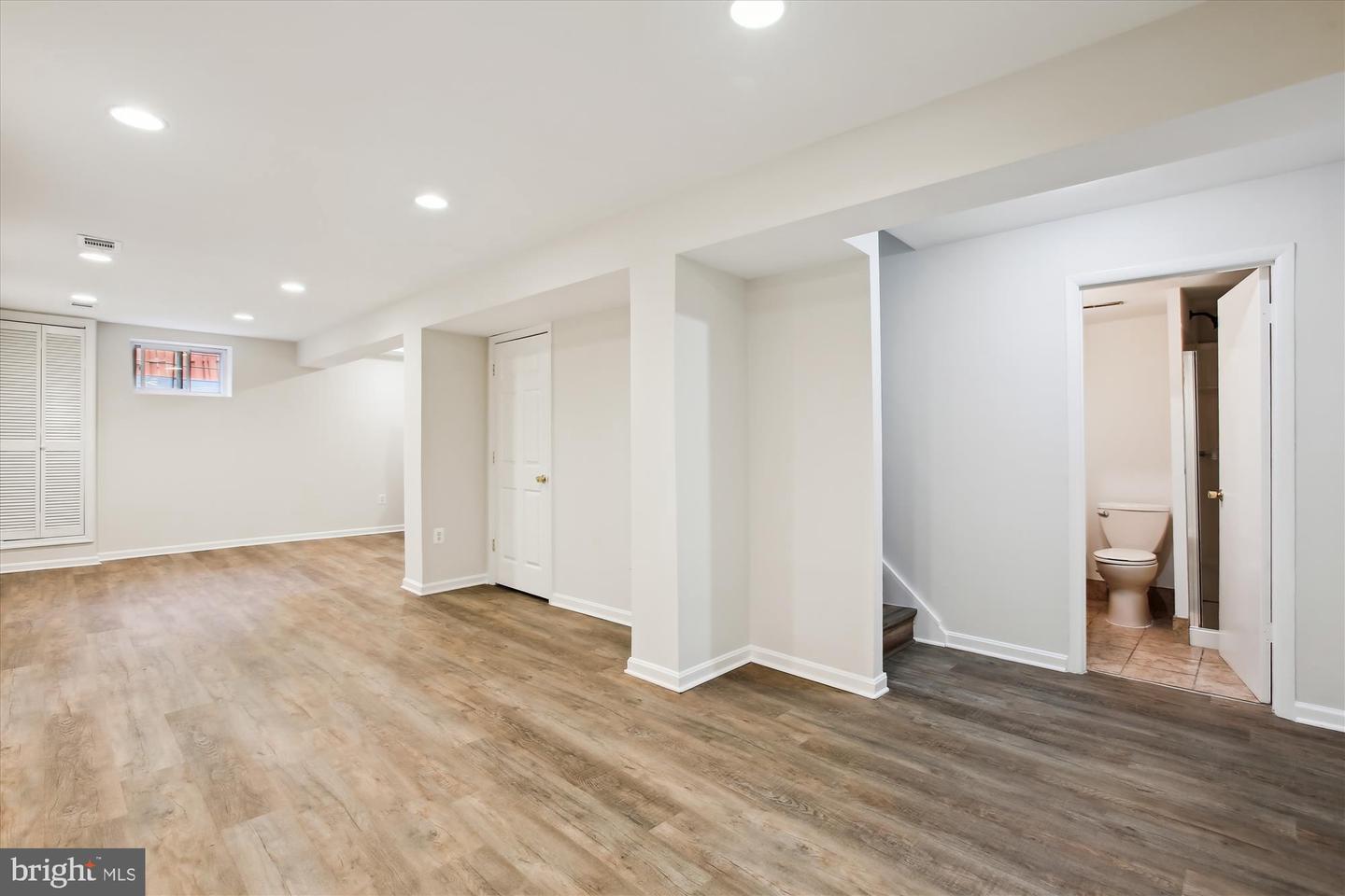 6356 EIGHTH CIR, ALEXANDRIA, Virginia 22312, 3 Bedrooms Bedrooms, 3 Rooms Rooms,3 BathroomsBathrooms,Residential,For sale,6356 EIGHTH CIR,VAFX2238478 MLS # VAFX2238478