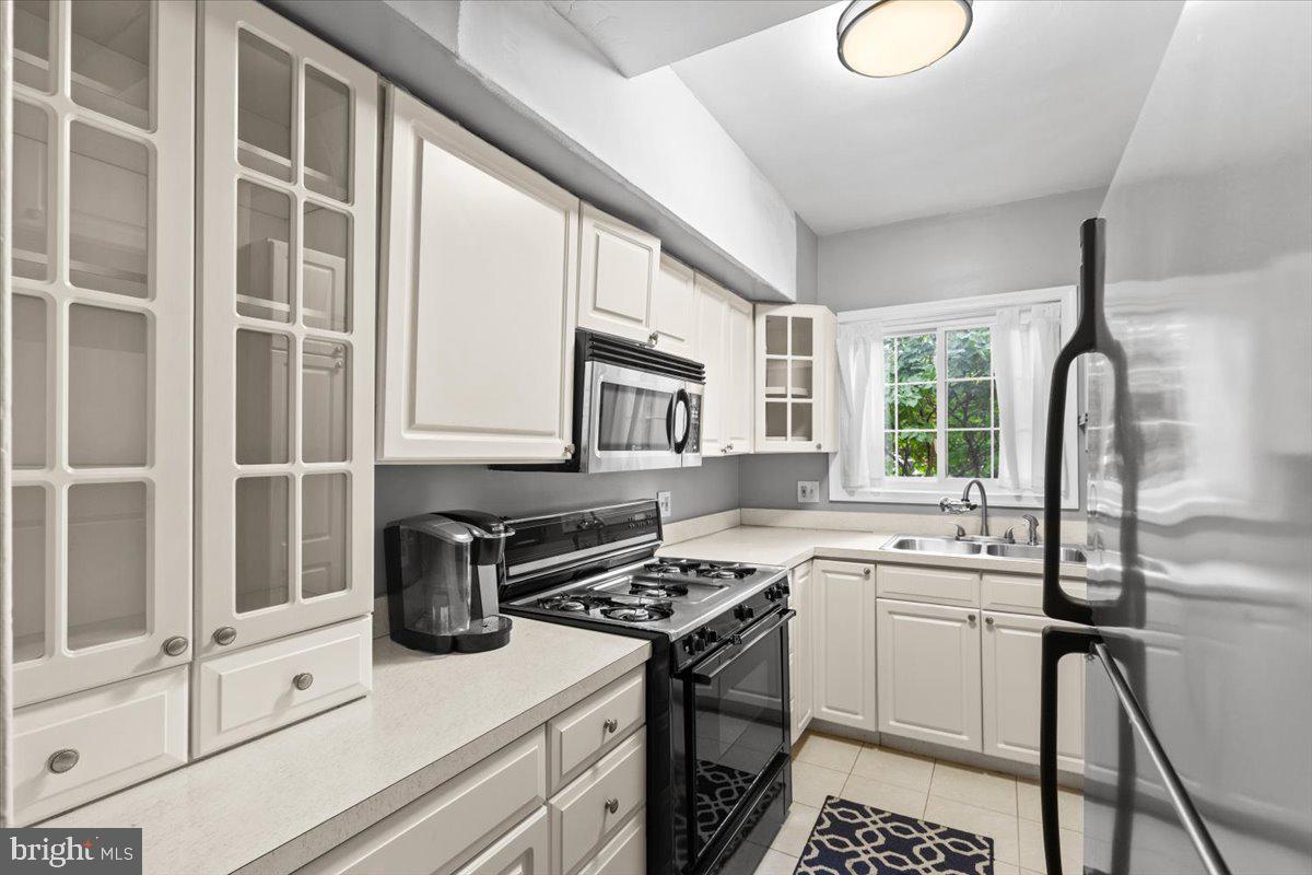 3128 MARTHA CUSTIS DR, ALEXANDRIA, Virginia 22302, 2 Bedrooms Bedrooms, ,1 BathroomBathrooms,Residential,For sale,3128 MARTHA CUSTIS DR,VAAX2044944 MLS # VAAX2044944