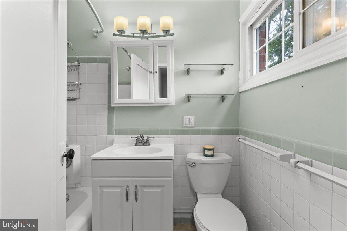 3128 MARTHA CUSTIS DR, ALEXANDRIA, Virginia 22302, 2 Bedrooms Bedrooms, ,1 BathroomBathrooms,Residential,For sale,3128 MARTHA CUSTIS DR,VAAX2044944 MLS # VAAX2044944