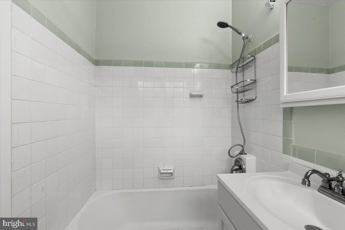 3128 MARTHA CUSTIS DR, ALEXANDRIA, Virginia 22302, 2 Bedrooms Bedrooms, ,1 BathroomBathrooms,Residential,For sale,3128 MARTHA CUSTIS DR,VAAX2044944 MLS # VAAX2044944