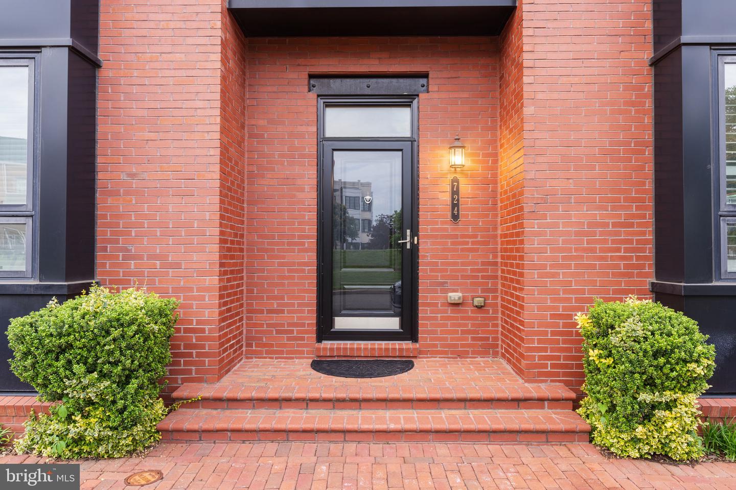 724 E HOWELL AVE, ALEXANDRIA, Virginia 22301, 3 Bedrooms Bedrooms, ,3 BathroomsBathrooms,Residential,For sale,724 E HOWELL AVE,VAAX2045014 MLS # VAAX2045014