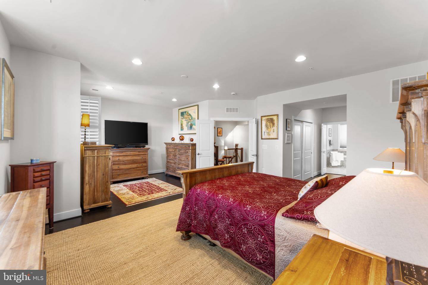 724 E HOWELL AVE, ALEXANDRIA, Virginia 22301, 3 Bedrooms Bedrooms, ,3 BathroomsBathrooms,Residential,For sale,724 E HOWELL AVE,VAAX2045014 MLS # VAAX2045014