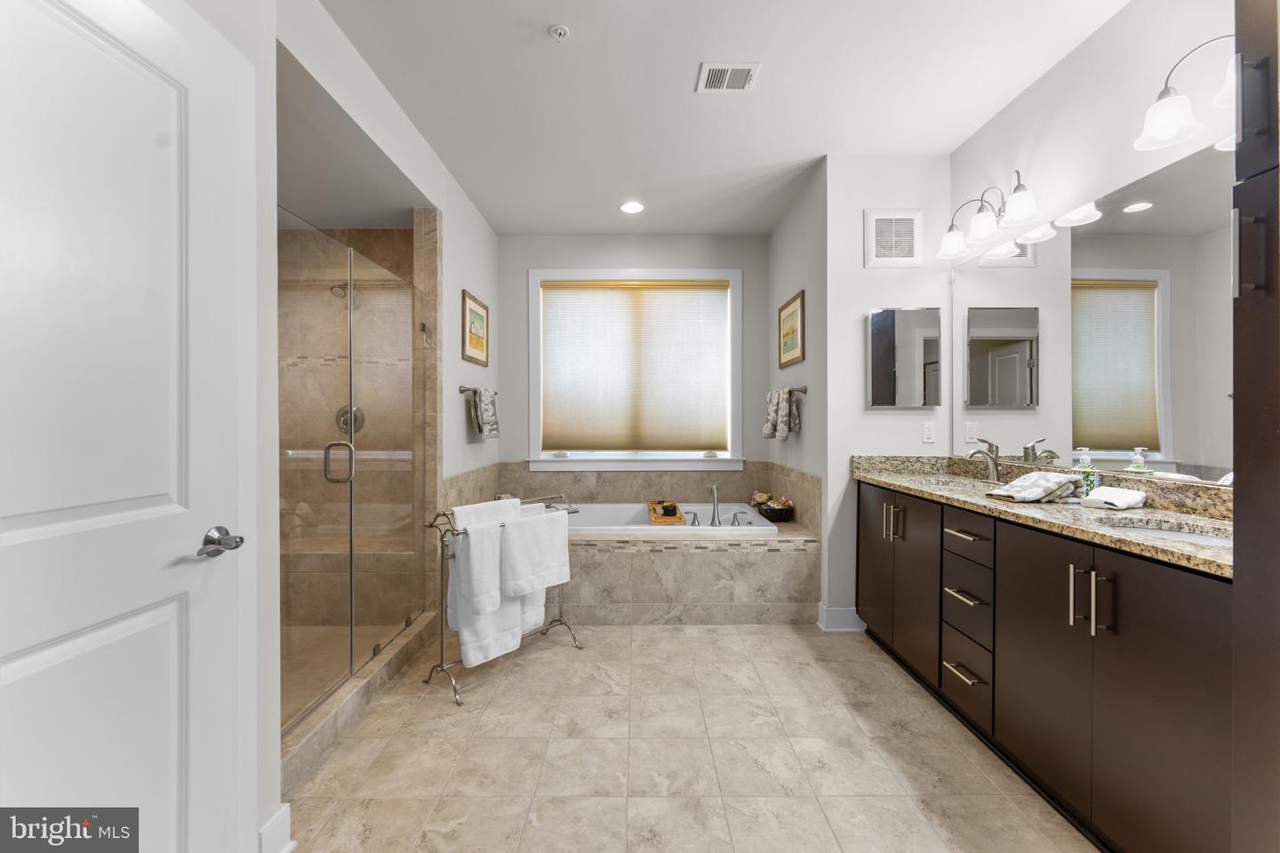 724 E HOWELL AVE, ALEXANDRIA, Virginia 22301, 3 Bedrooms Bedrooms, ,3 BathroomsBathrooms,Residential,For sale,724 E HOWELL AVE,VAAX2045014 MLS # VAAX2045014