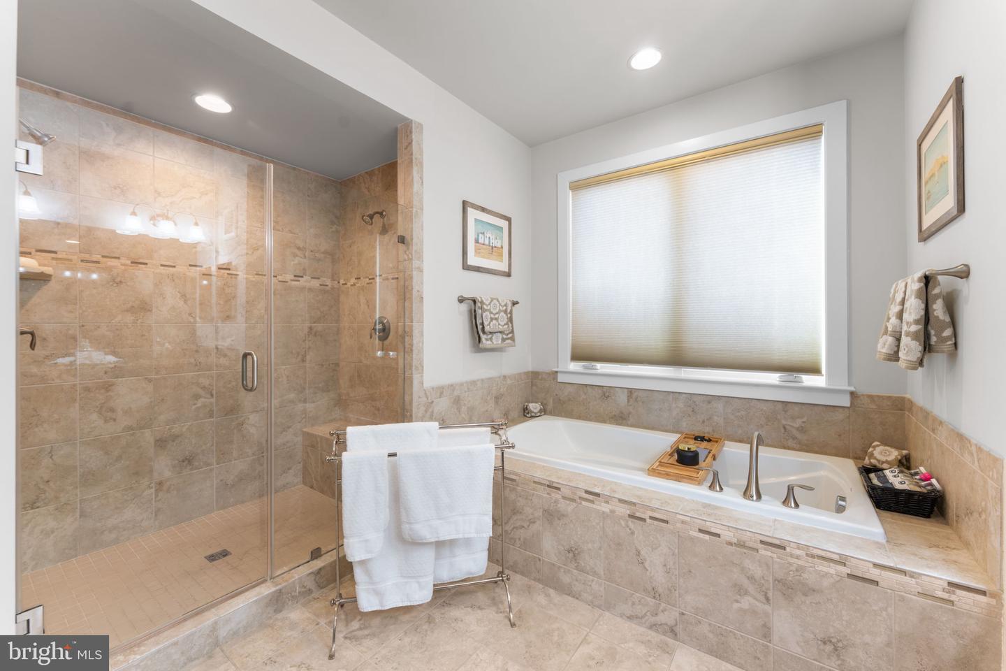 724 E HOWELL AVE, ALEXANDRIA, Virginia 22301, 3 Bedrooms Bedrooms, ,3 BathroomsBathrooms,Residential,For sale,724 E HOWELL AVE,VAAX2045014 MLS # VAAX2045014