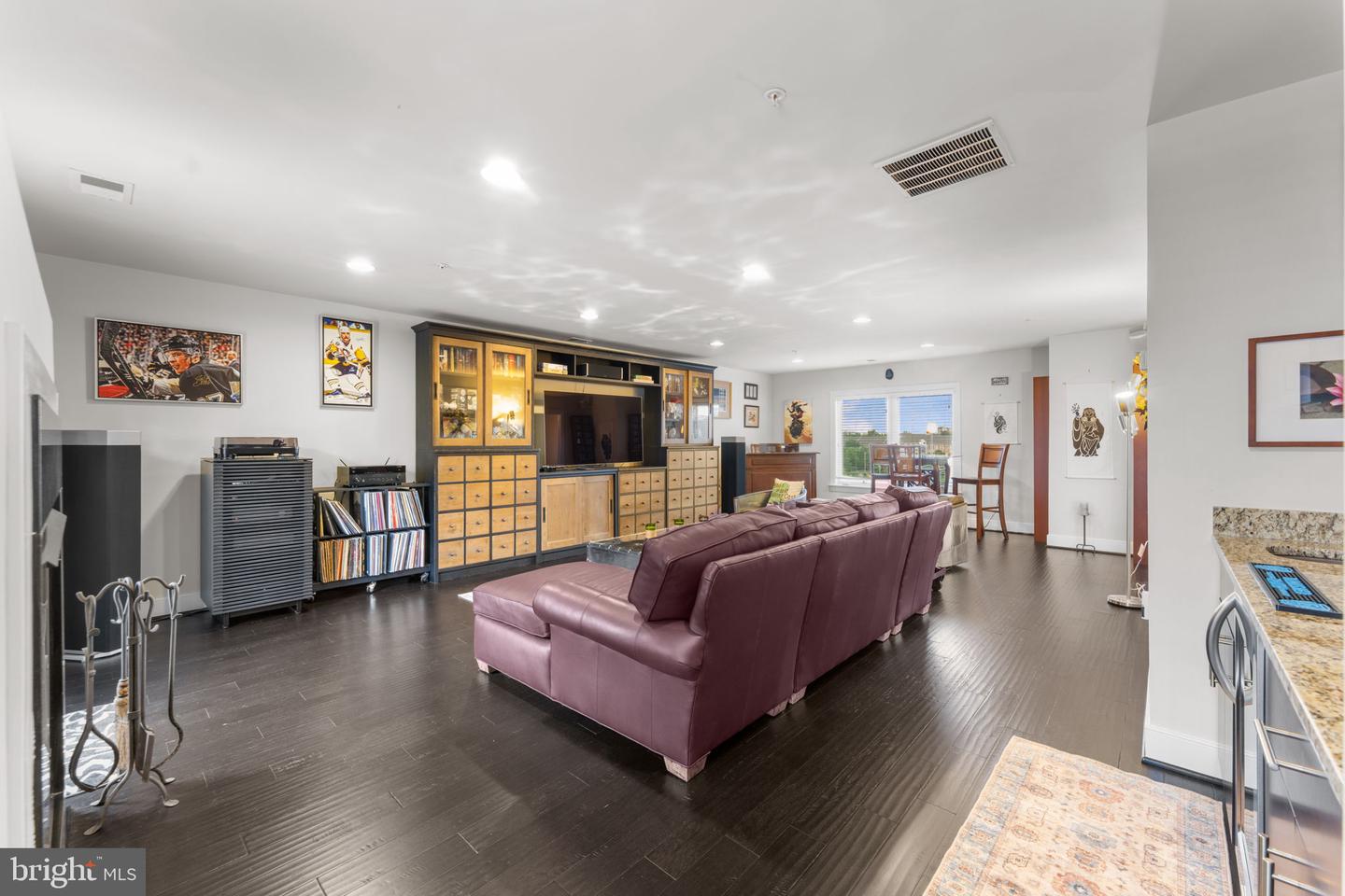 724 E HOWELL AVE, ALEXANDRIA, Virginia 22301, 3 Bedrooms Bedrooms, ,3 BathroomsBathrooms,Residential,For sale,724 E HOWELL AVE,VAAX2045014 MLS # VAAX2045014