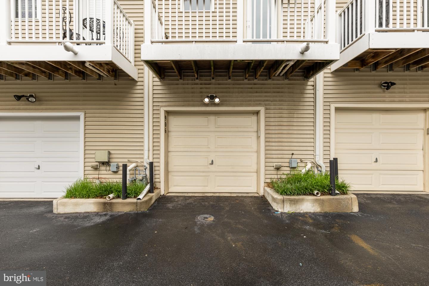 906 3RD ST SE, WASHINGTON, District Of Columbia 20003, 3 Bedrooms Bedrooms, ,2 BathroomsBathrooms,Residential,For sale,906 3RD ST SE,DCDC2199250 MLS # DCDC2199250