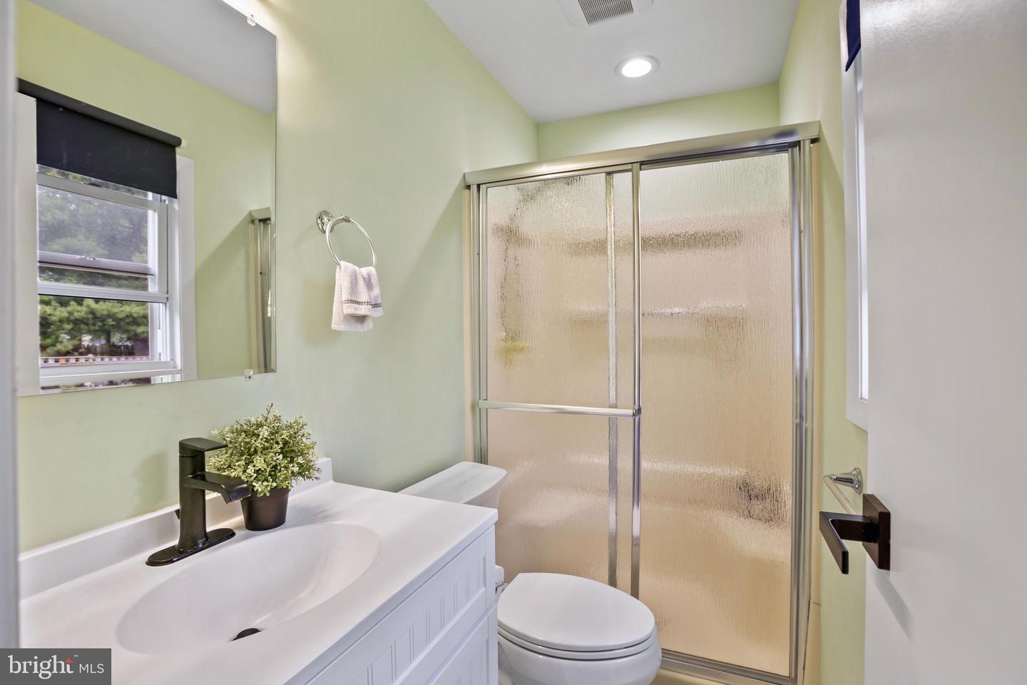 1218 SUMMERFIELD DR, HERNDON, Virginia 20170, 4 Bedrooms Bedrooms, ,3 BathroomsBathrooms,Residential,For sale,1218 SUMMERFIELD DR,VAFX2238954 MLS # VAFX2238954