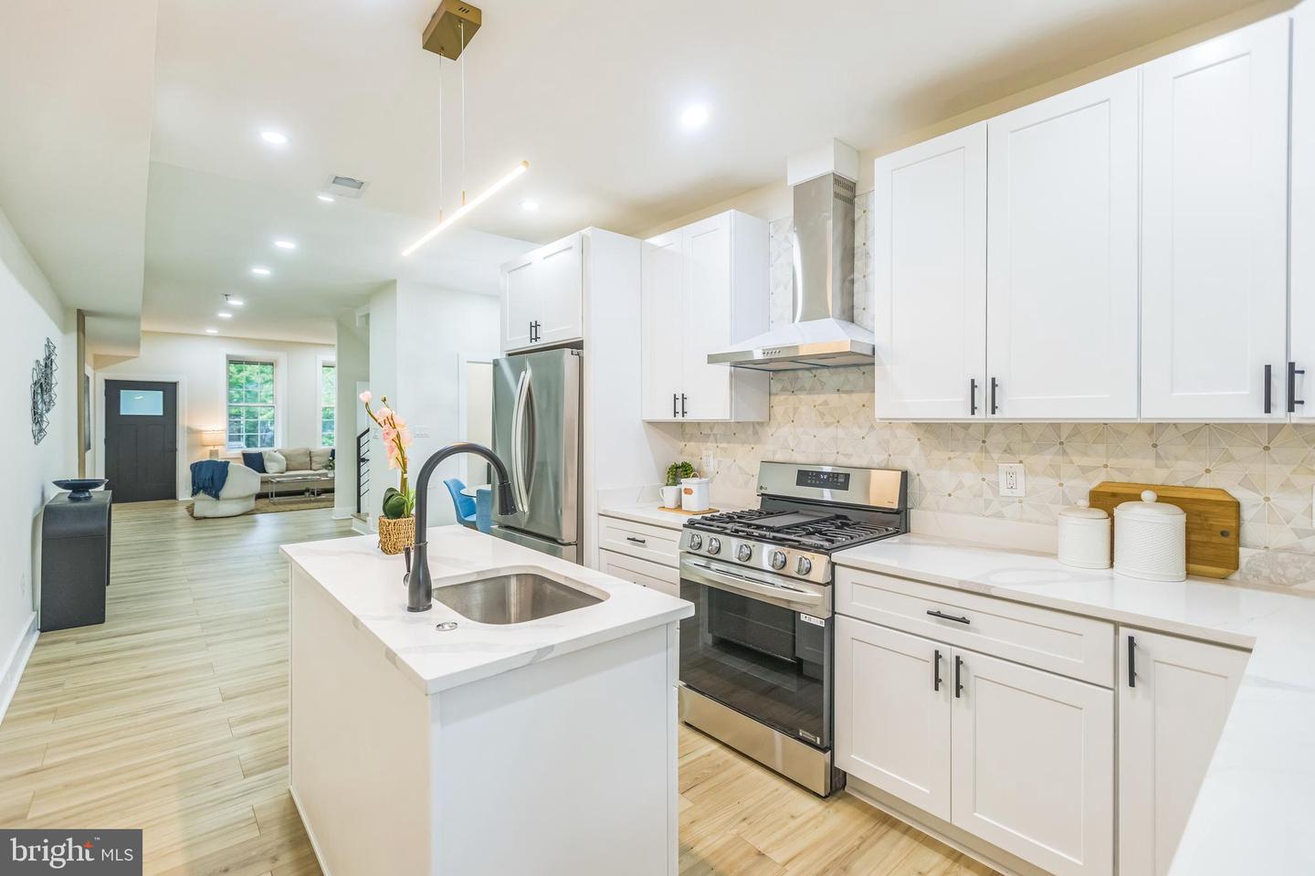 1129 8TH ST NE, WASHINGTON, District Of Columbia 20002, 4 Bedrooms Bedrooms, ,3 BathroomsBathrooms,Residential,For sale,1129 8TH ST NE,DCDC2199582 MLS # DCDC2199582