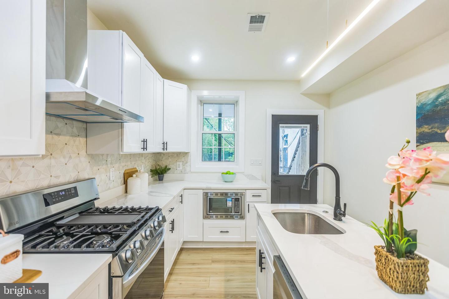 1129 8TH ST NE, WASHINGTON, District Of Columbia 20002, 4 Bedrooms Bedrooms, ,3 BathroomsBathrooms,Residential,For sale,1129 8TH ST NE,DCDC2199582 MLS # DCDC2199582