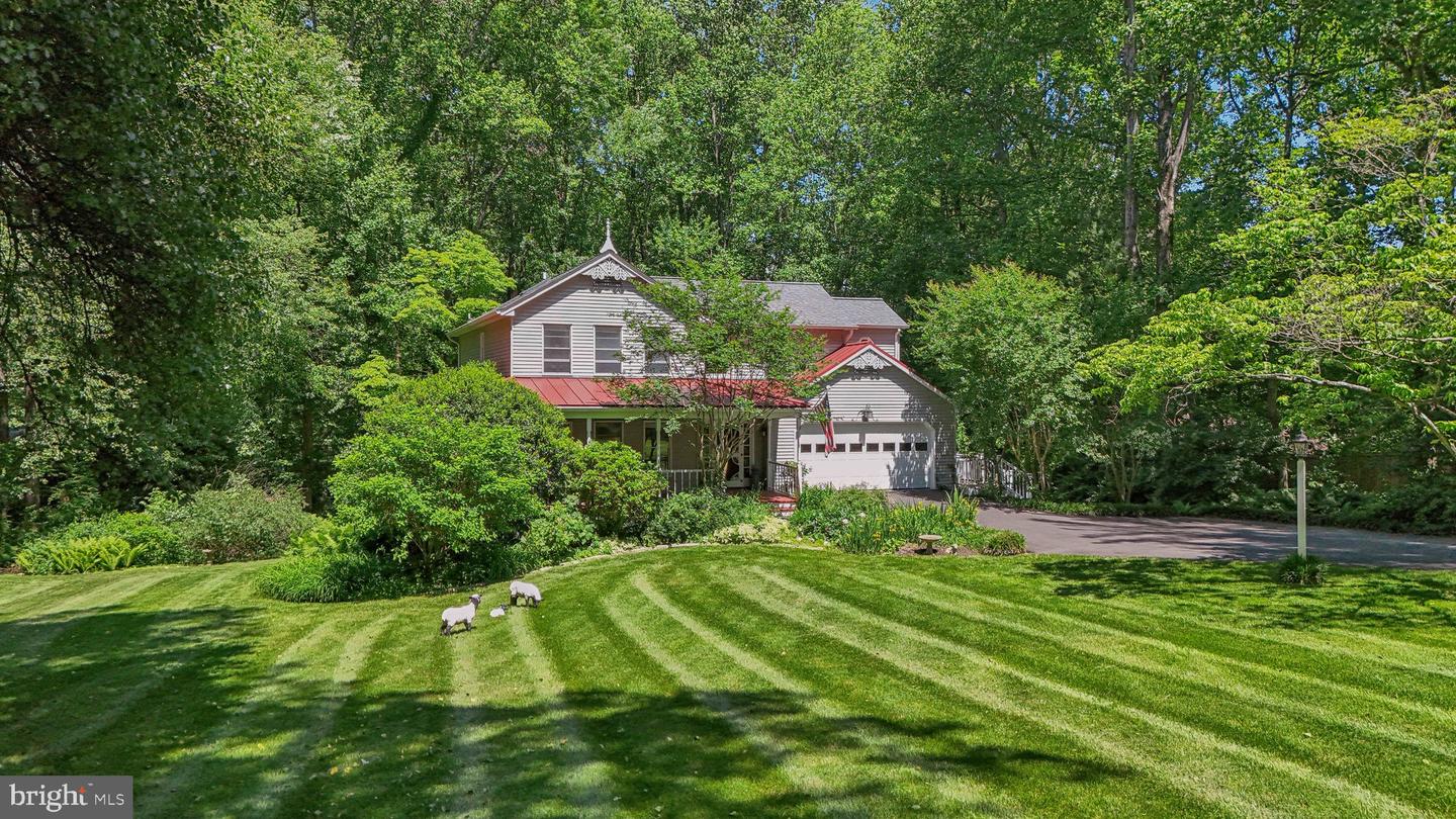 6813 JEREMIAH CT, FAIRFAX STATION, Virginia 22039, 4 Bedrooms Bedrooms, 15 Rooms Rooms,3 BathroomsBathrooms,Residential,For sale,6813 JEREMIAH CT,VAFX2239478 MLS # VAFX2239478
