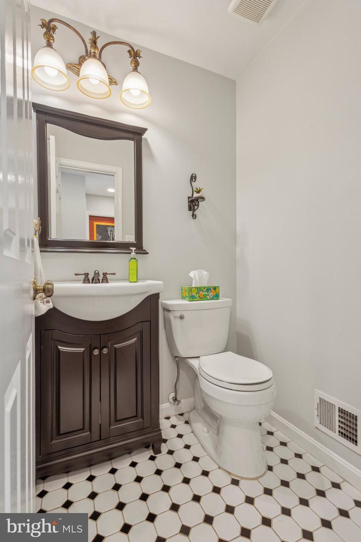 6813 JEREMIAH CT, FAIRFAX STATION, Virginia 22039, 4 Bedrooms Bedrooms, 15 Rooms Rooms,3 BathroomsBathrooms,Residential,For sale,6813 JEREMIAH CT,VAFX2239478 MLS # VAFX2239478