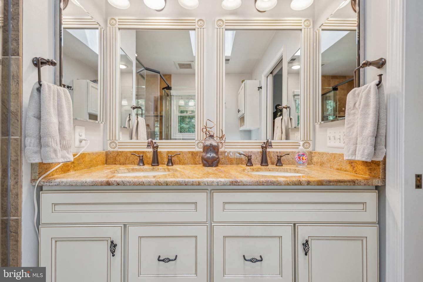 6813 JEREMIAH CT, FAIRFAX STATION, Virginia 22039, 4 Bedrooms Bedrooms, 15 Rooms Rooms,3 BathroomsBathrooms,Residential,For sale,6813 JEREMIAH CT,VAFX2239478 MLS # VAFX2239478