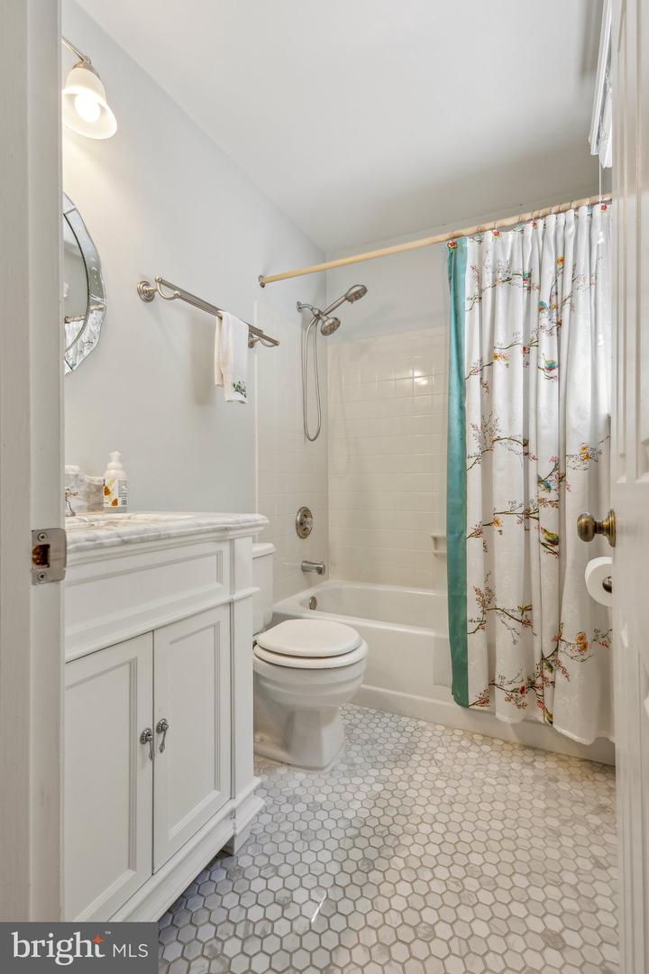 6813 JEREMIAH CT, FAIRFAX STATION, Virginia 22039, 4 Bedrooms Bedrooms, 15 Rooms Rooms,3 BathroomsBathrooms,Residential,For sale,6813 JEREMIAH CT,VAFX2239478 MLS # VAFX2239478