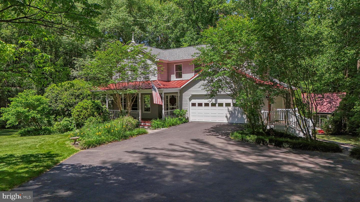 6813 JEREMIAH CT, FAIRFAX STATION, Virginia 22039, 4 Bedrooms Bedrooms, 15 Rooms Rooms,3 BathroomsBathrooms,Residential,For sale,6813 JEREMIAH CT,VAFX2239478 MLS # VAFX2239478