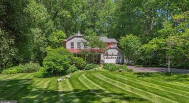 6813 JEREMIAH CT, FAIRFAX STATION, Virginia 22039, 4 Bedrooms Bedrooms, 15 Rooms Rooms,3 BathroomsBathrooms,Residential,For sale,6813 JEREMIAH CT,VAFX2239478 MLS # VAFX2239478